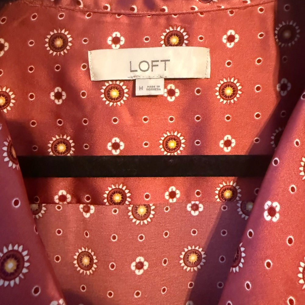 LOFT Dark Pink Floral Patterned Blouse - Picture 3 of 5